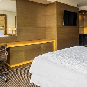 Executive Club lounge access Guest room 1 King City view